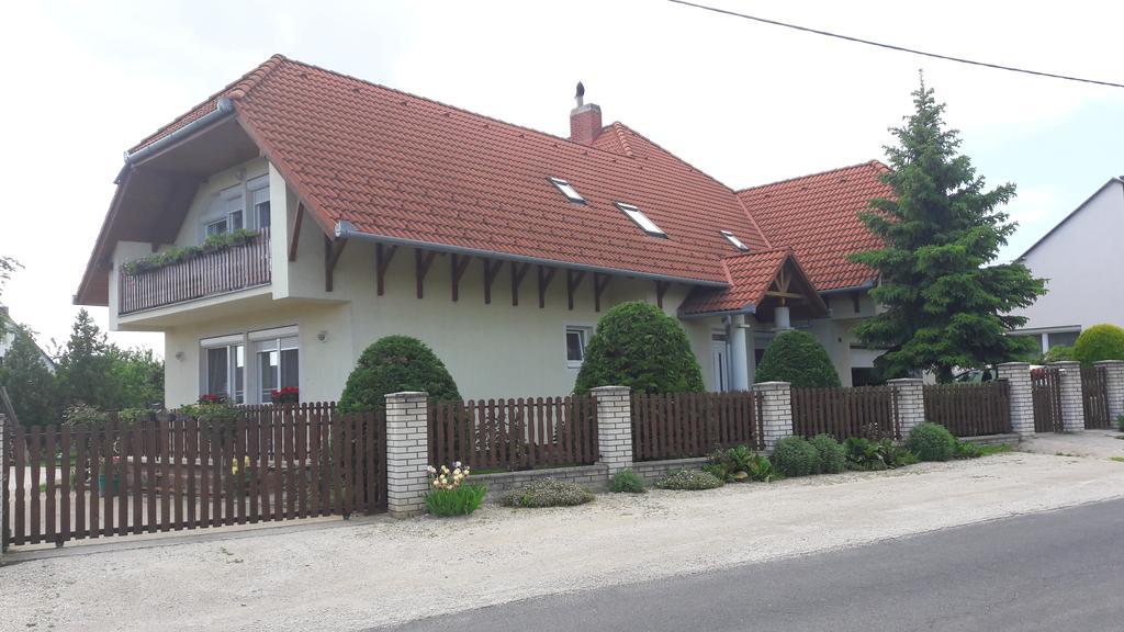 Szaloky Apartmanhaz Gyenesdiás Zewnętrze zdjęcie